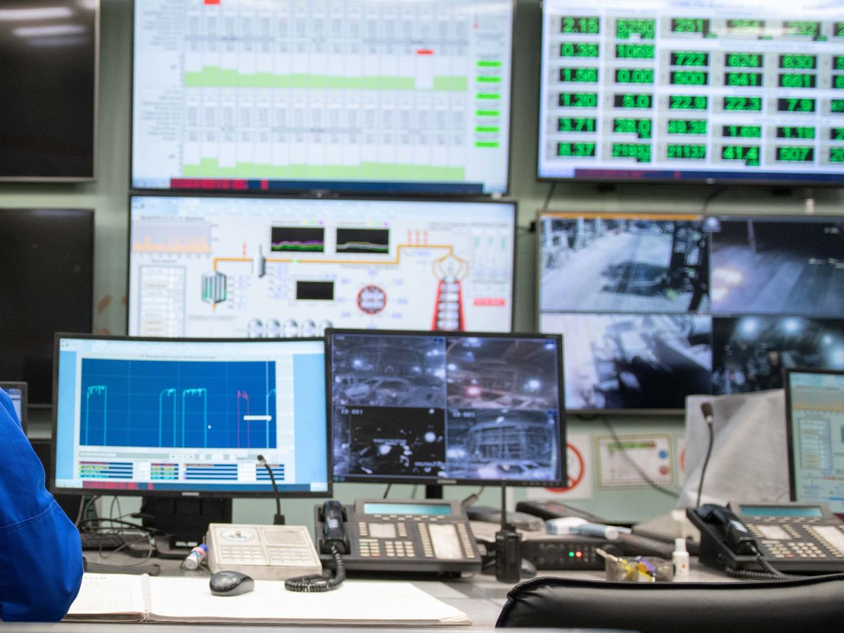 Multi-site operations control room with performance dashboards and live plant monitoring across wall screens